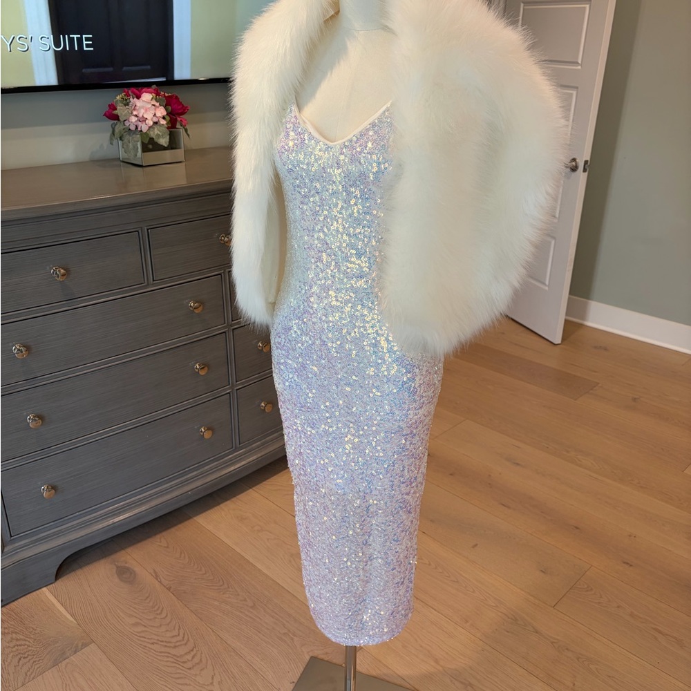 Elegant Faux Fur Shoulder Throw